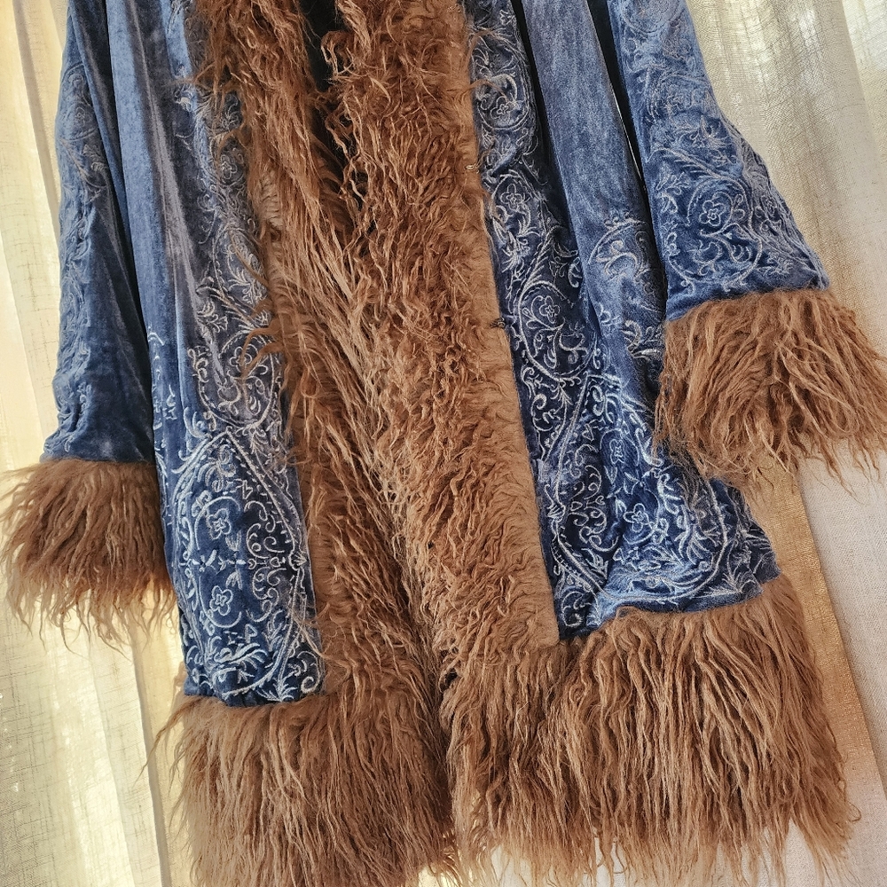 Free People Understated Moon Glow Blue Velvet Coat with Brown Faux Fur Trim - Picture 4 of 6